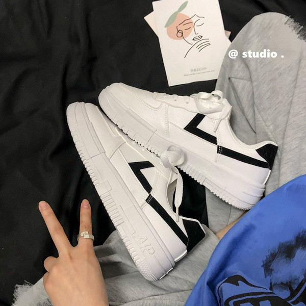 Öko bőrből készült férfi tornacipő - két modell