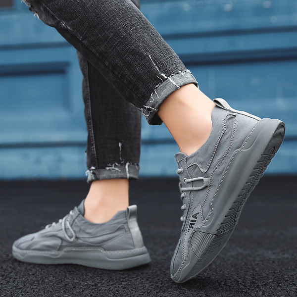 Alkalmi férfi tornacipő felirattal és fűzővel, két modellben