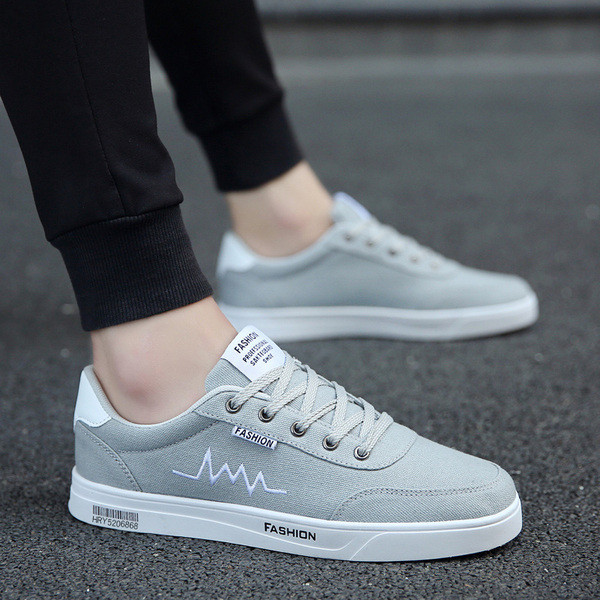 Modern férfi tornacipő fűzővel és hímzéssel