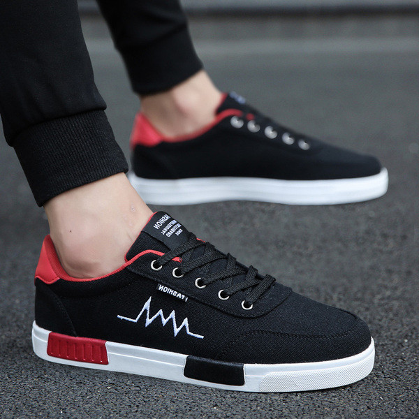 Modern férfi tornacipő fűzővel és hímzéssel