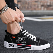 Alkalmi férfi tornacipő fűzővel és mintával