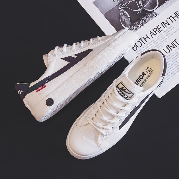 Alkalmi férfi tornacipő lapos talppal és fényvisszaverő elemekkel