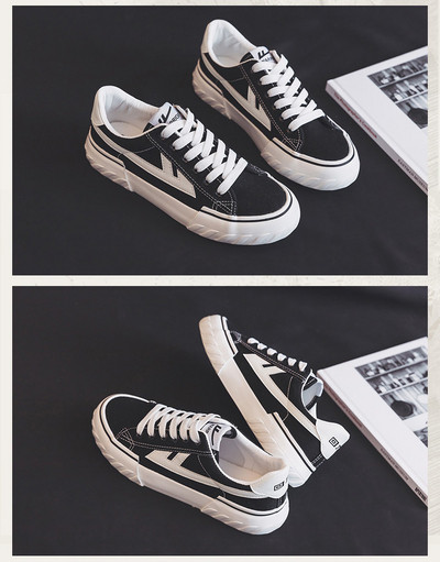 Kétszínű férfi tornacipő lapos talppal és fűzővel