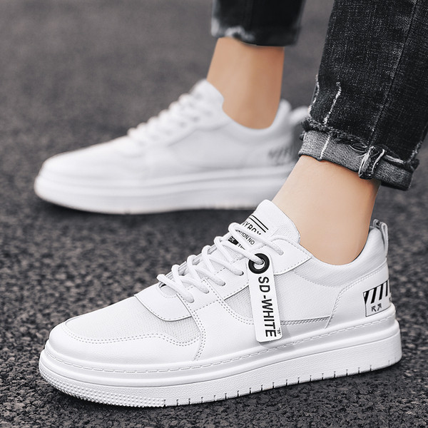 Férfi bőr tornacipő feliratokkal