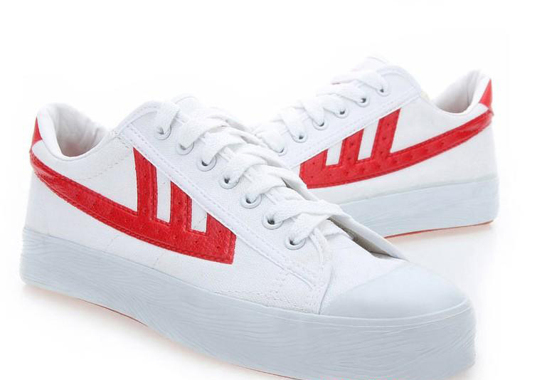 Férfi fehér textil tornacipő fűzővel, lapos talppal