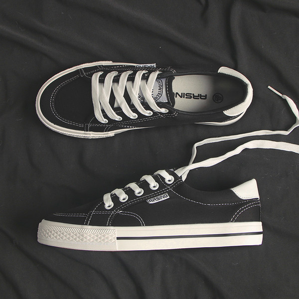 ÚJ modell férfi tornacipő nyakkendővel sima modell