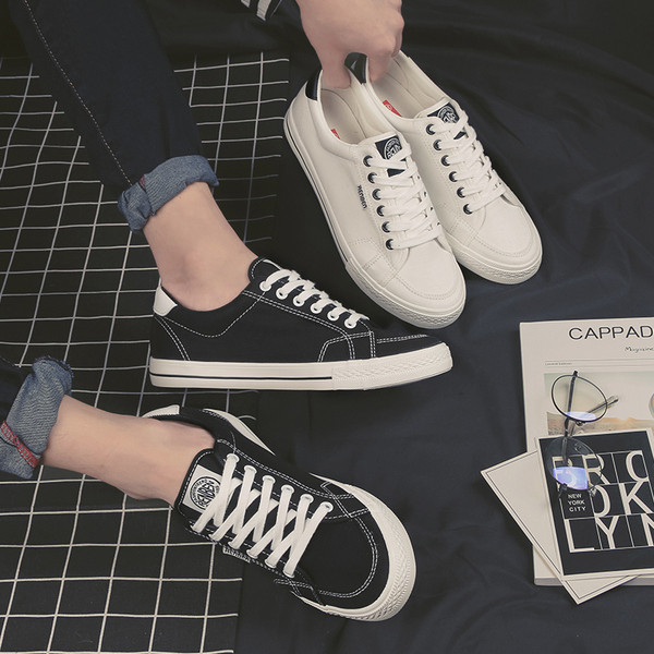 ÚJ modell férfi tornacipő nyakkendővel sima modell