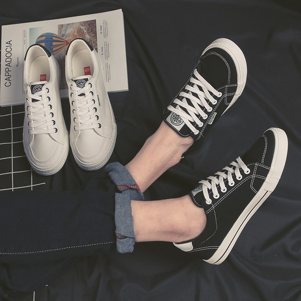 ÚJ modell férfi tornacipő nyakkendővel sima modell