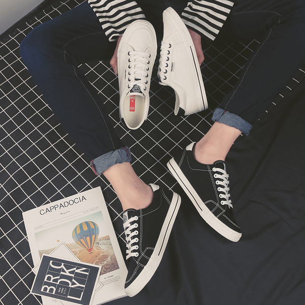 ÚJ modell férfi tornacipő nyakkendővel sima modell