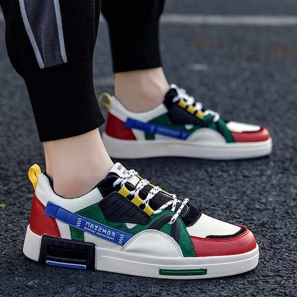 Új férfi tornacipő modell fűzős és lapos talppal