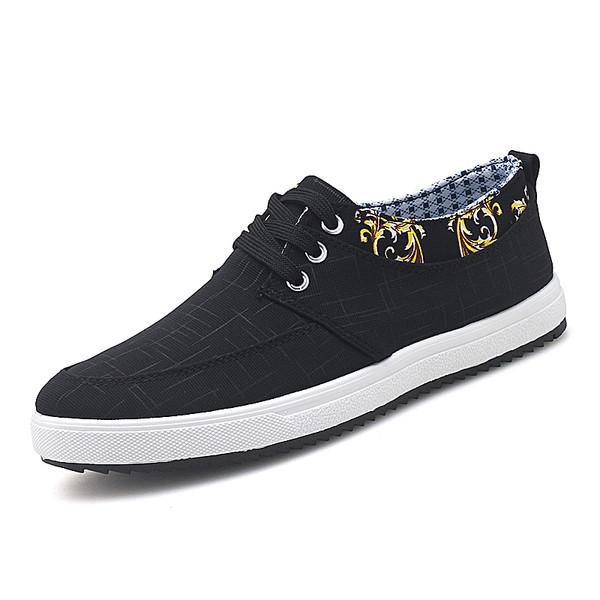 Modern férfi tornacipő mintával