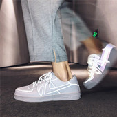 Fényvisszaverő fehér tornacipő lapos talppal