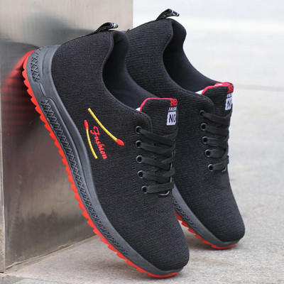 Férfi tornacipő színes felirattal