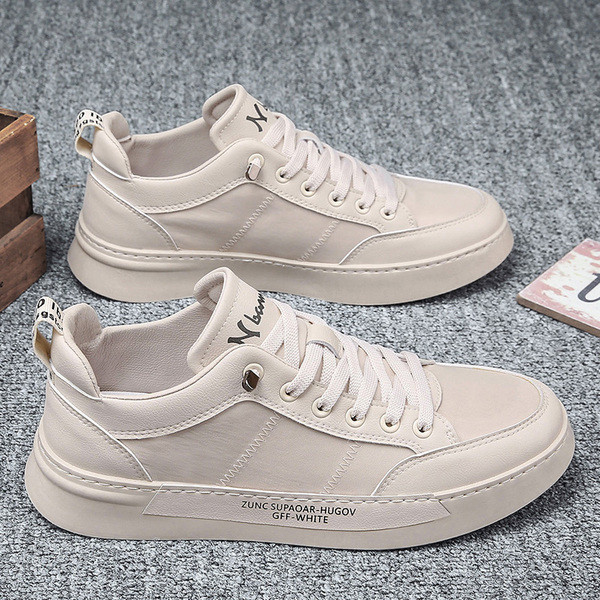 Lapos talpú, feliratos férfi tornacipő