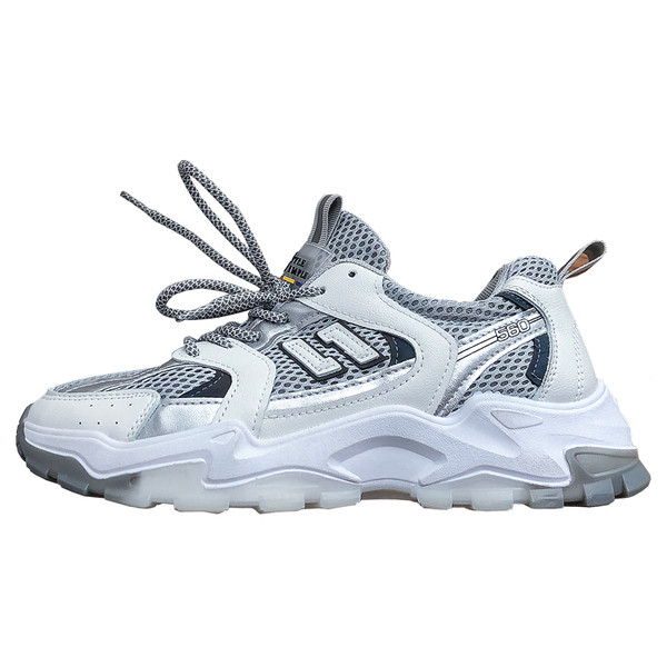 Alkalmi férfi tornacipő - durva talppal és fűzővel