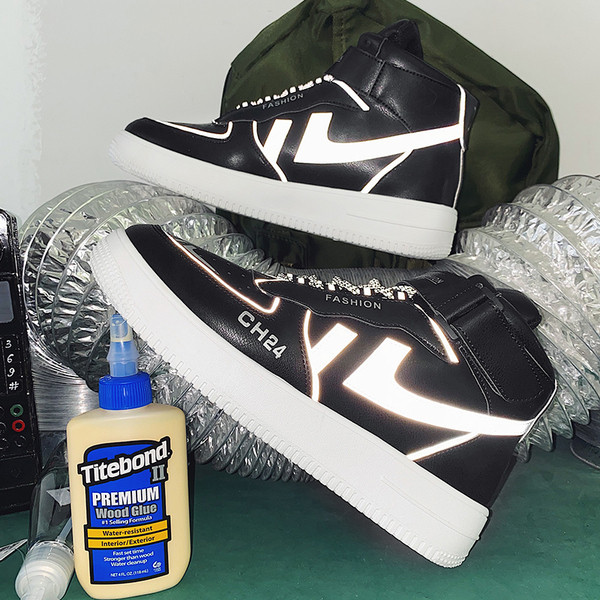 Férfi tornacipő ÚJ modell nyakkendővel és matricával