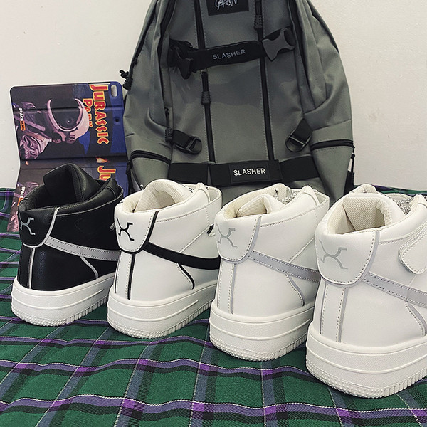 Férfi tornacipő ÚJ modell nyakkendővel és matricával