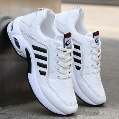 Férfi tornacipő kamerával és oldalsó pántokkal