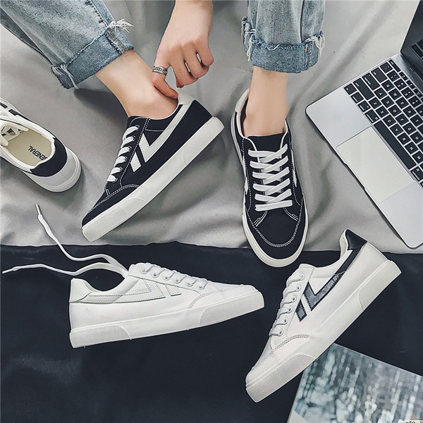 Lapos talpú férfi tornacipő eko bőrből készült fűzővel