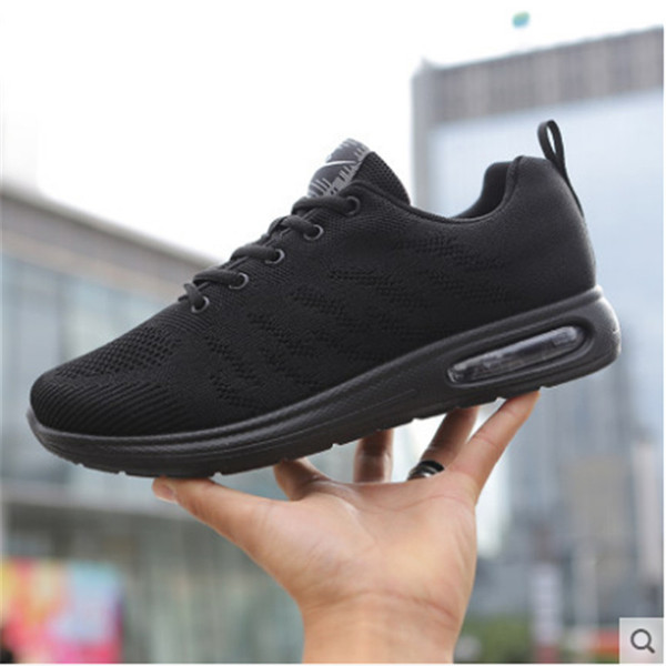 Férfi necces tornacipő fűzővel és puha talppal