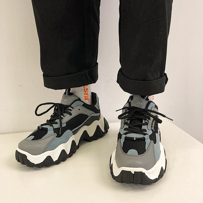 Férfi tornacipő új modellje - fűzővel és durva talppal