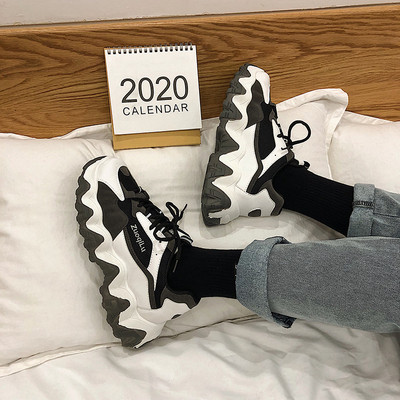 Férfi tornacipő új modellje - fűzővel és durva talppal