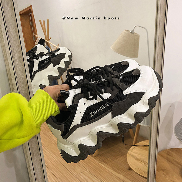 Férfi tornacipő új modellje - fűzővel és durva talppal