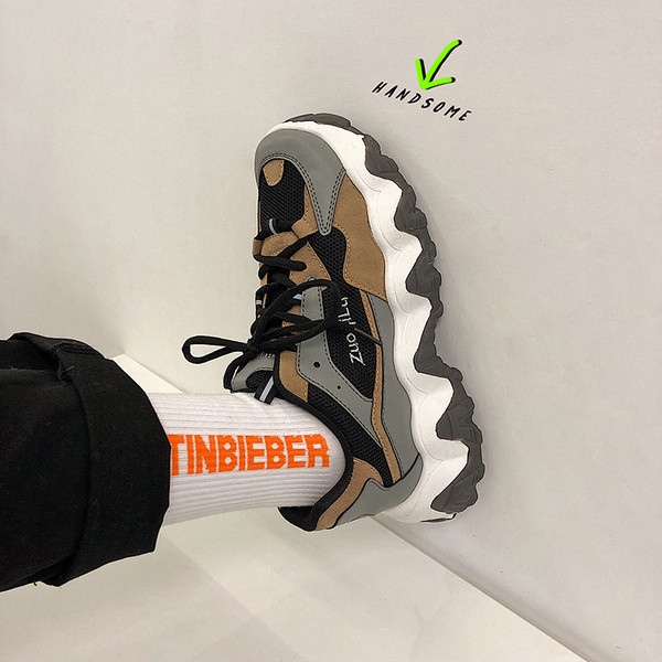 Férfi tornacipő új modellje - fűzővel és durva talppal