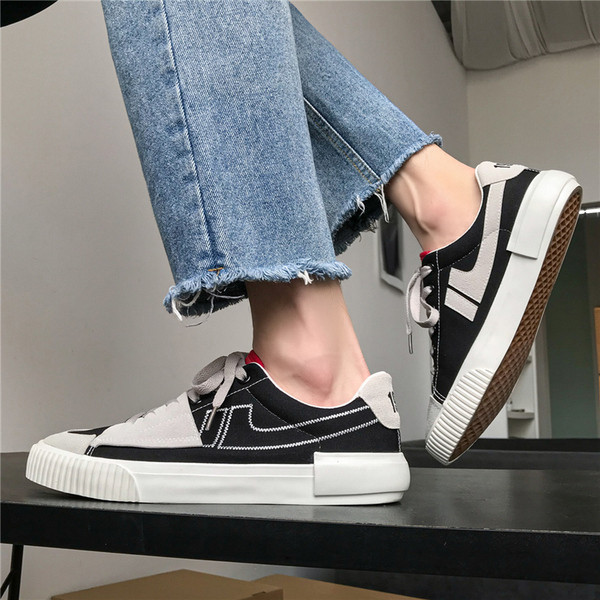 Alkalmi férfi tornacipő textilből és fűzőből