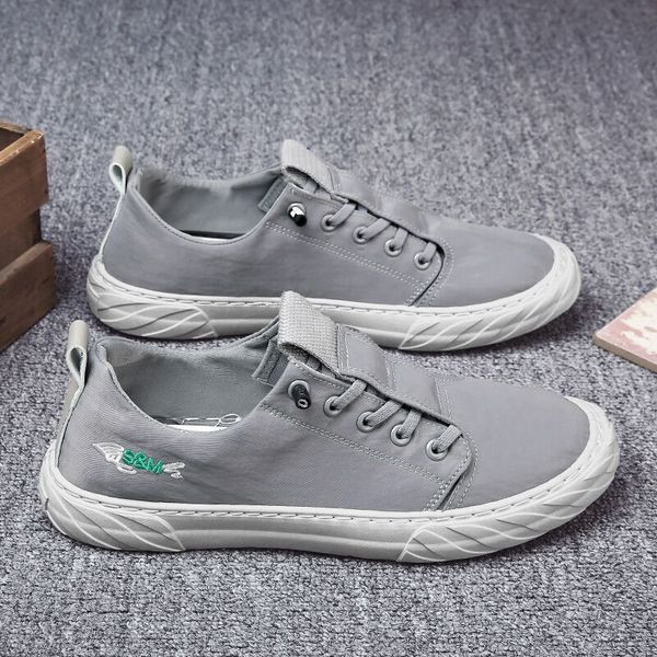 Férfi vászon tornacipő hímzéssel