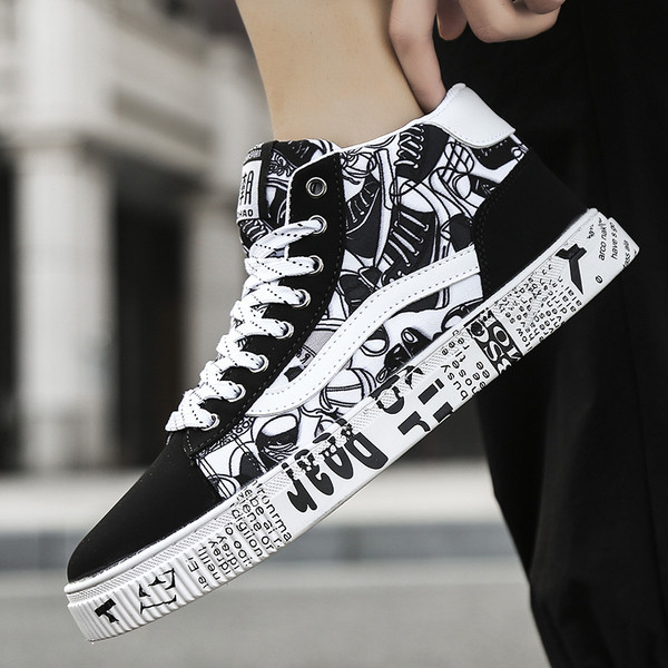 Férfi tornacipő nyomattal és feliratokkal