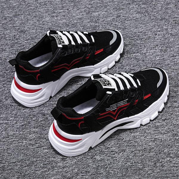 Új, magas talpú férfi tornacipő modell