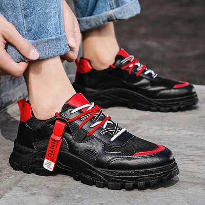 Modern férfi tornacipő durva talppal és fűzővel