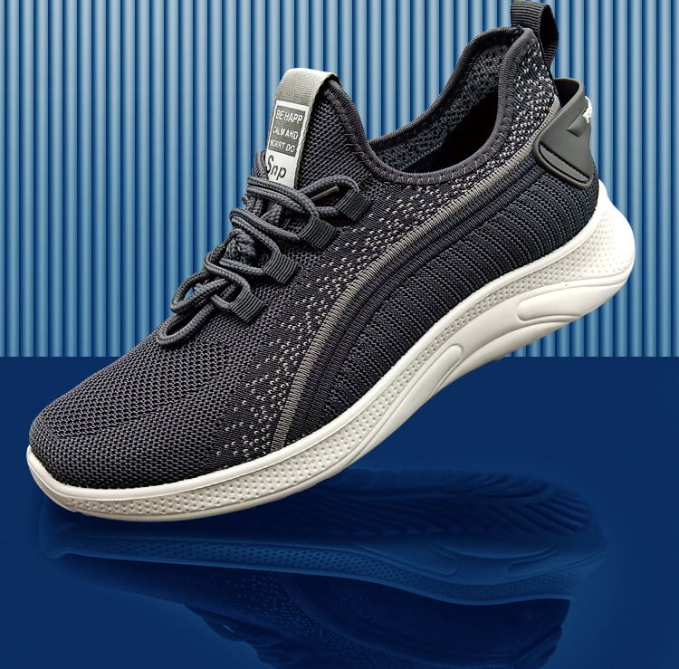 Alkalmi, légáteresztő férfi tornacipő emblémával