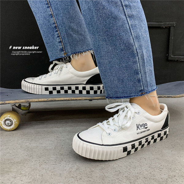 Férfi textil tornacipő lapos kockás talppal