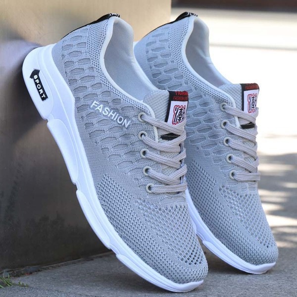 Férfi tornacipő hálóval és felirattal