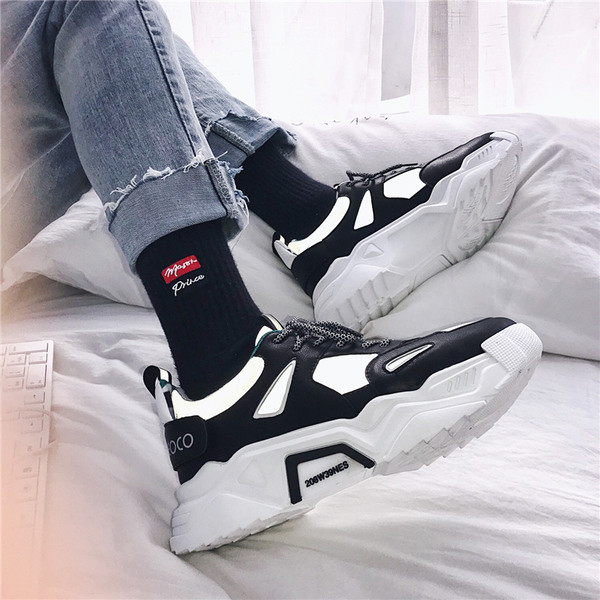 Eko bőrből készült, lapos talpú férfi tornacipő