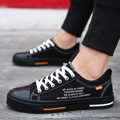 Feliratos férfi tornacipő