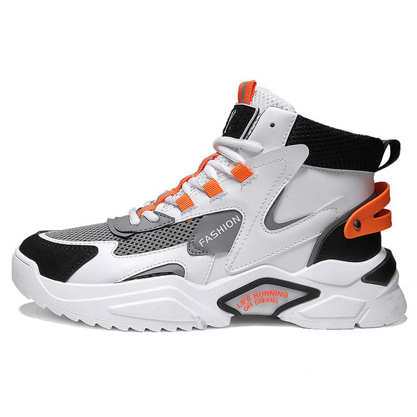 Magas férfi tornacipő durva talppal és fűzővel