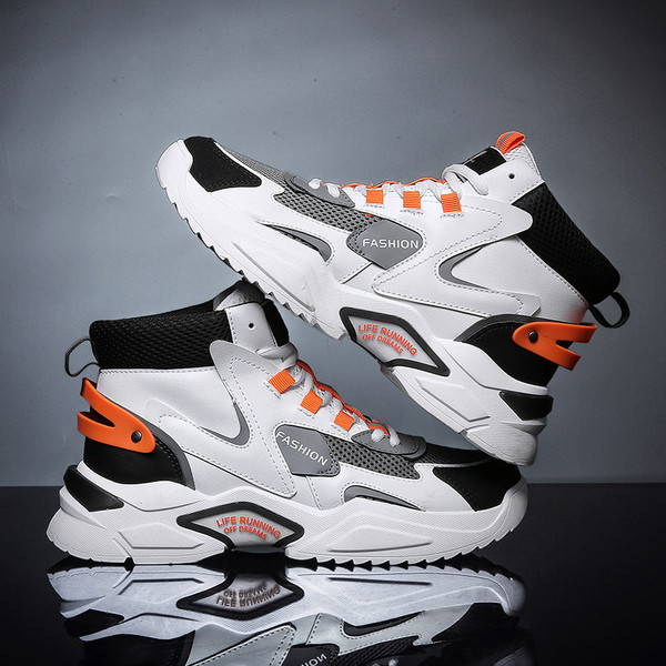 Magas férfi tornacipő durva talppal és fűzővel