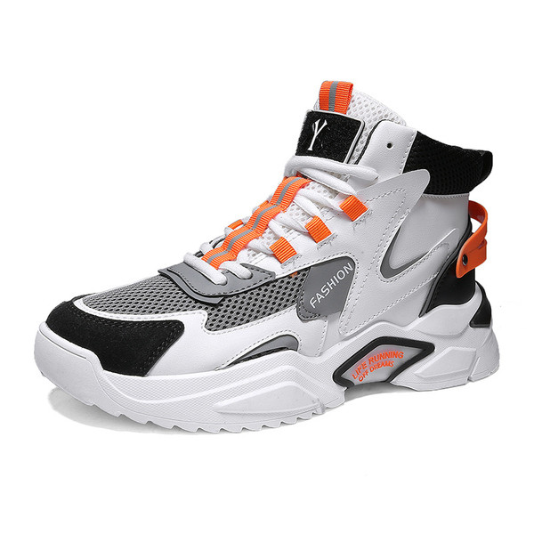 Magas férfi tornacipő durva talppal és fűzővel