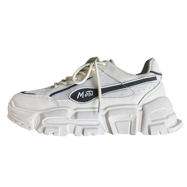 Férfi sportcipő magas talppal és fűzővel