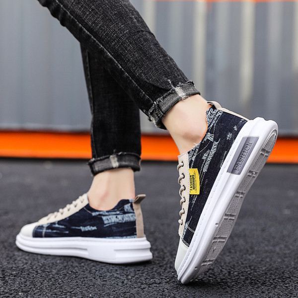 Rebitud motiivide ja kõrge tallaga meeste teksased tossud