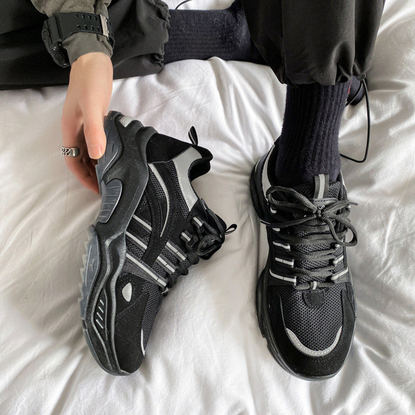 Alkalmi férfi tornacipő durva talppal - három színben