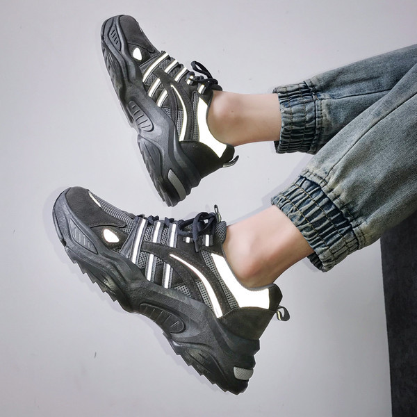 Alkalmi férfi tornacipő durva talppal - három színben