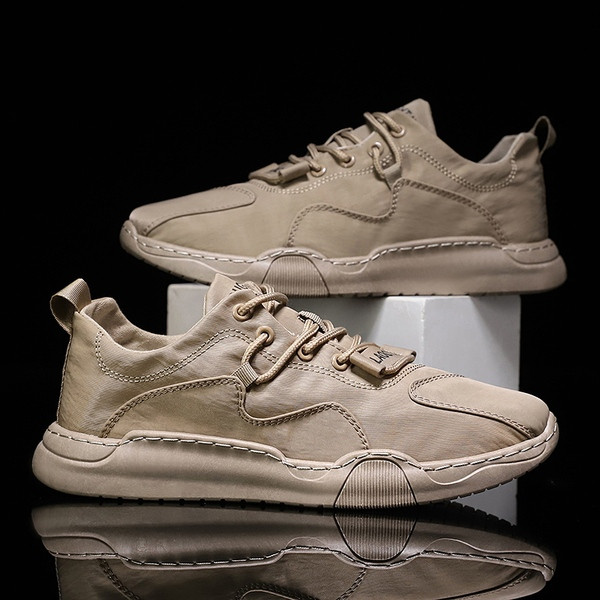 Alkalmi férfi tornacipő fűzővel és feliratokkal