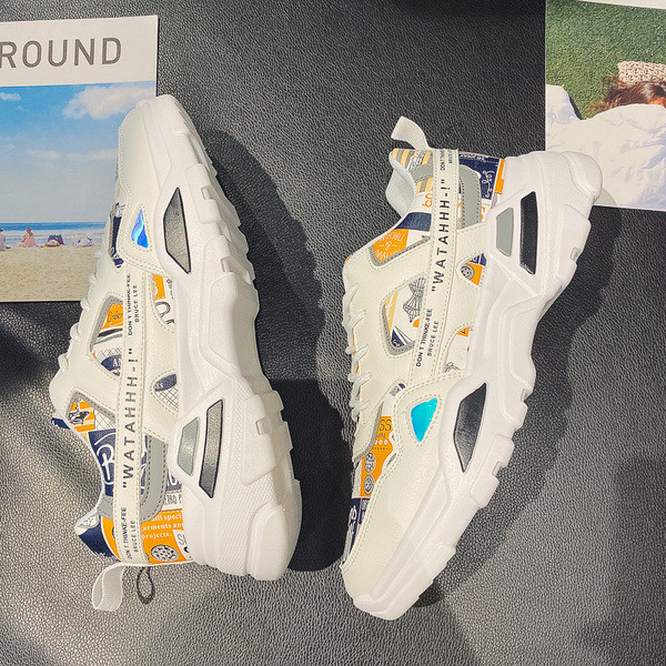 Színes férfi tornacipő durva talppal, feliratokkal