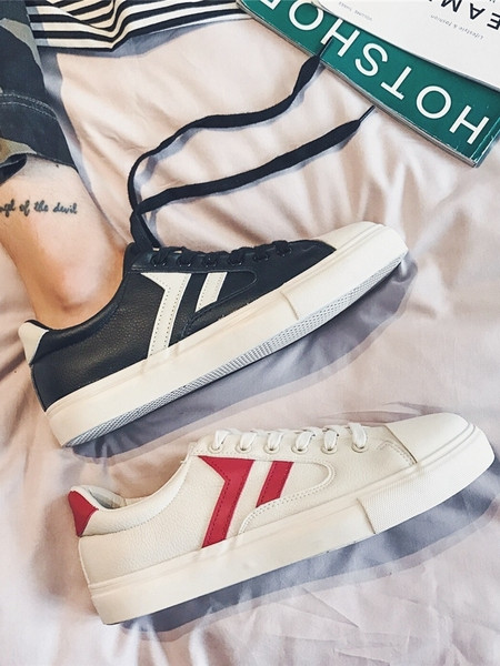 Alkalmi férfi tornacipő lapos talppal - öko bőr