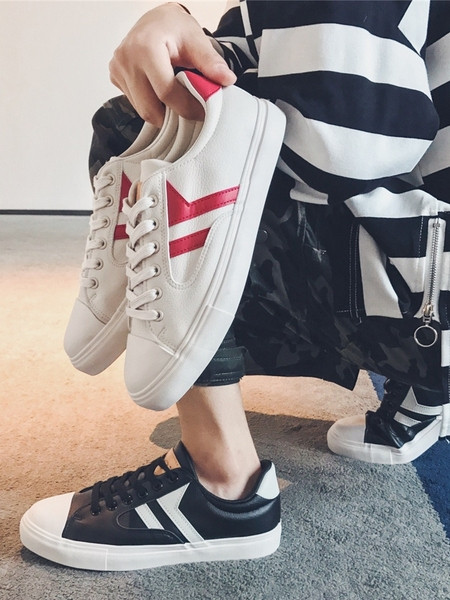 Alkalmi férfi tornacipő lapos talppal - öko bőr