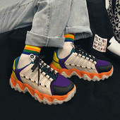 Színes férfi tornacipő durva talppal és fűzővel – új modell